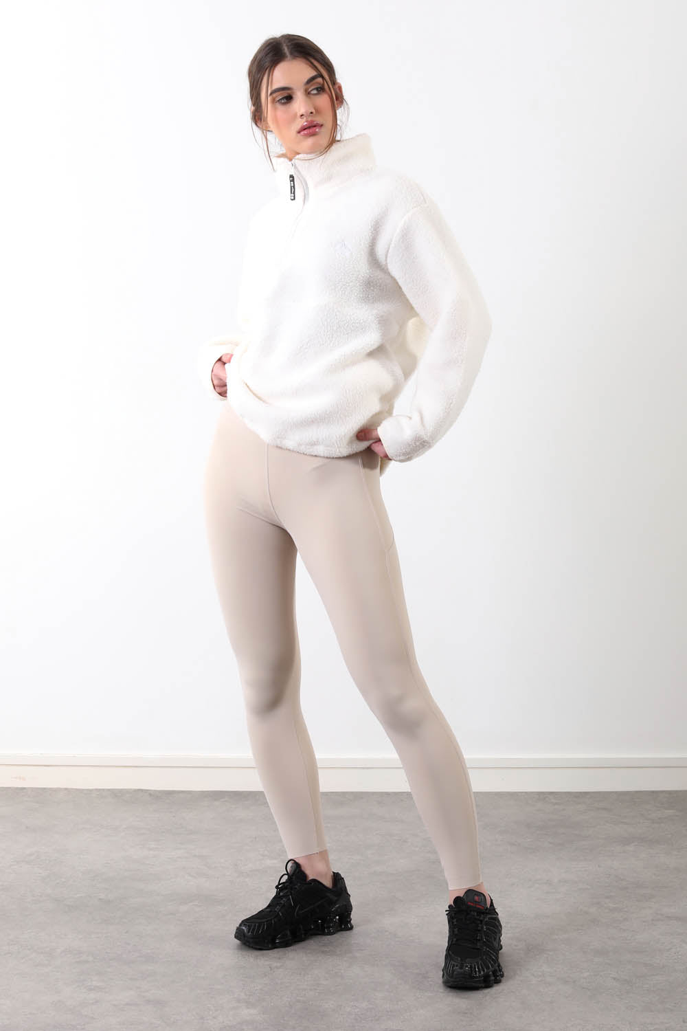 The strike Leggings in Stone