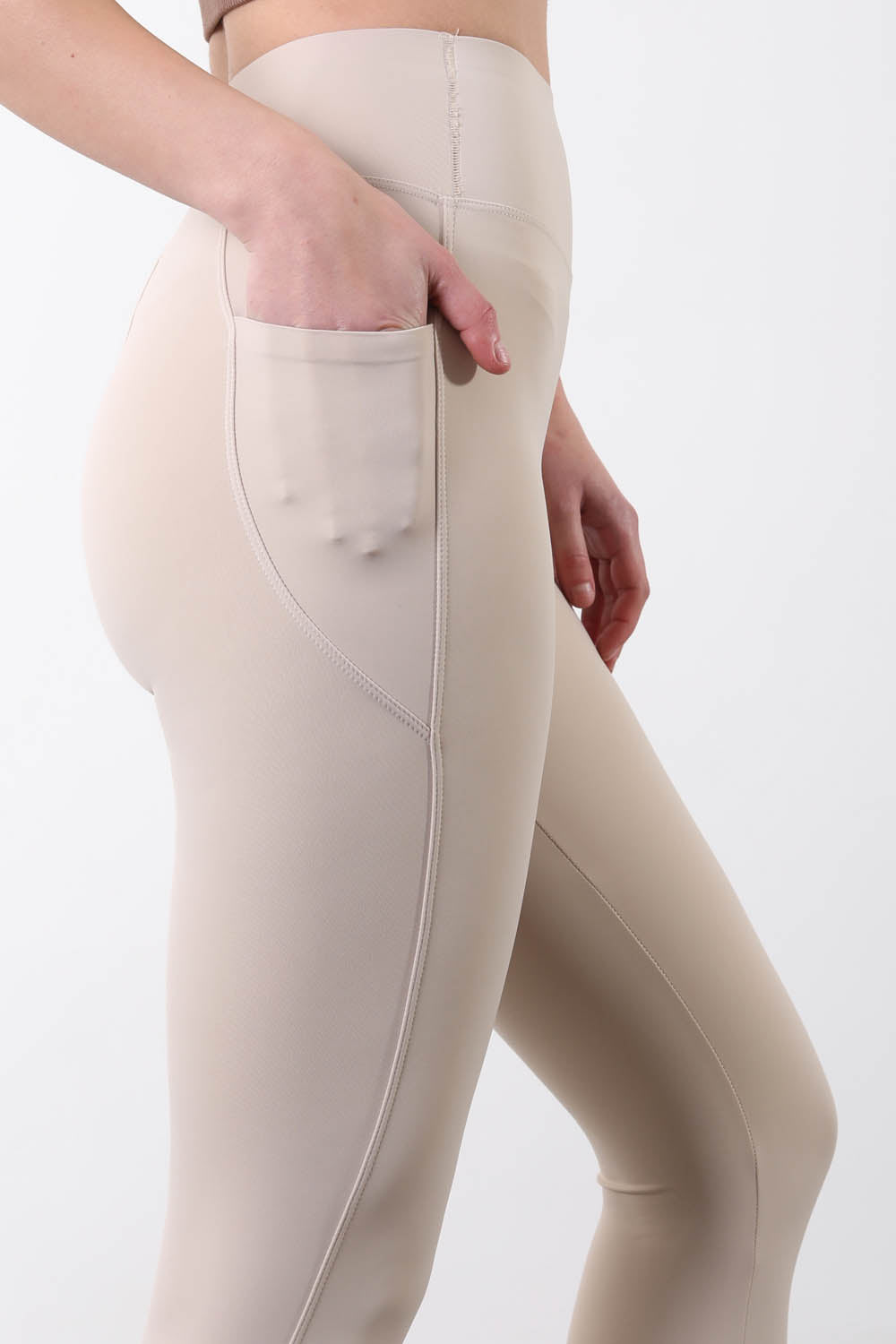 The strike Leggings in Stone