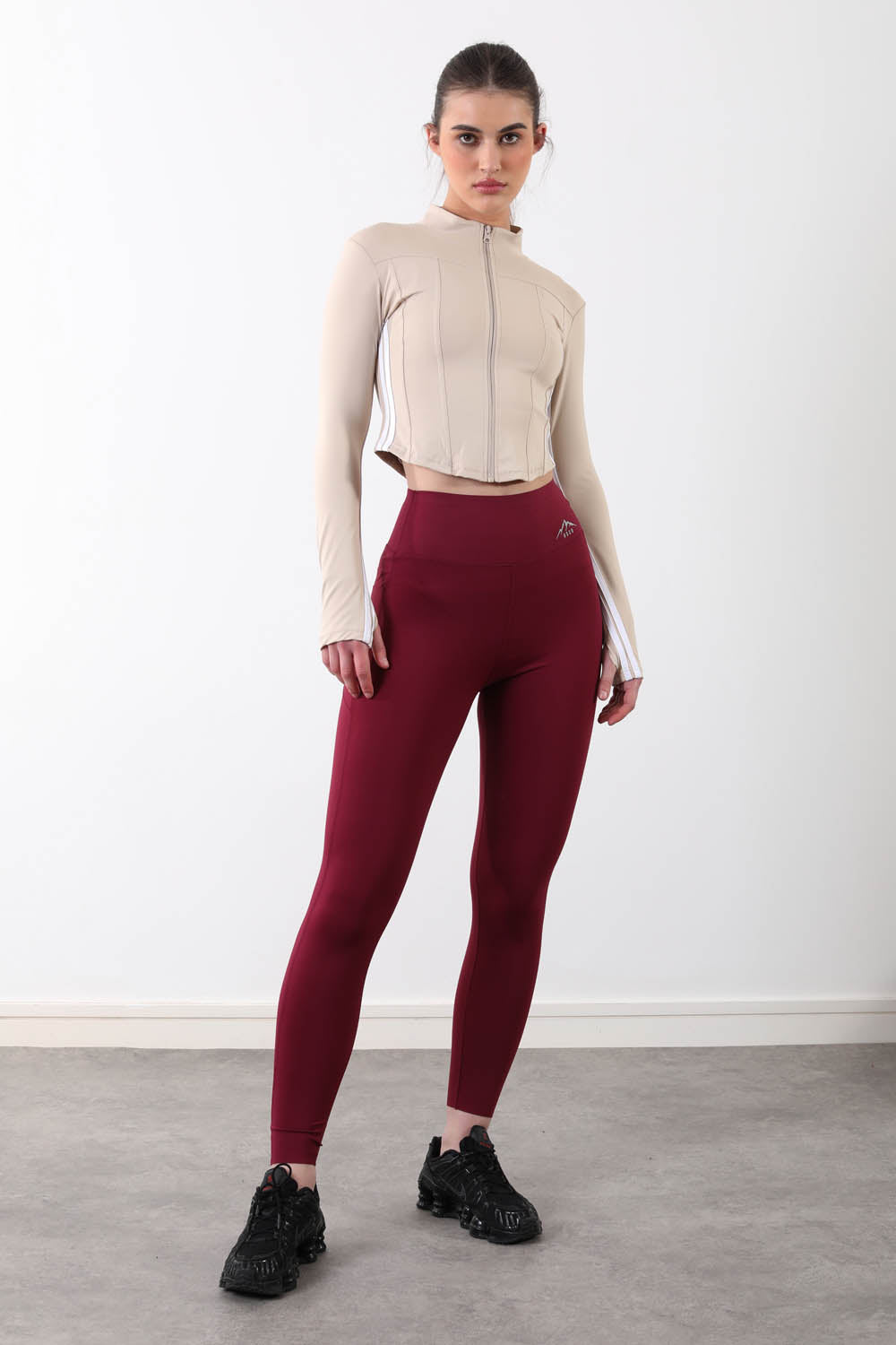 The strike Leggings in Burgundy