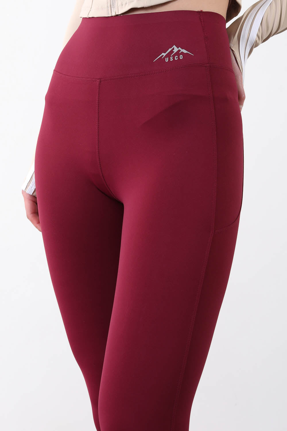 The strike Leggings in Burgundy