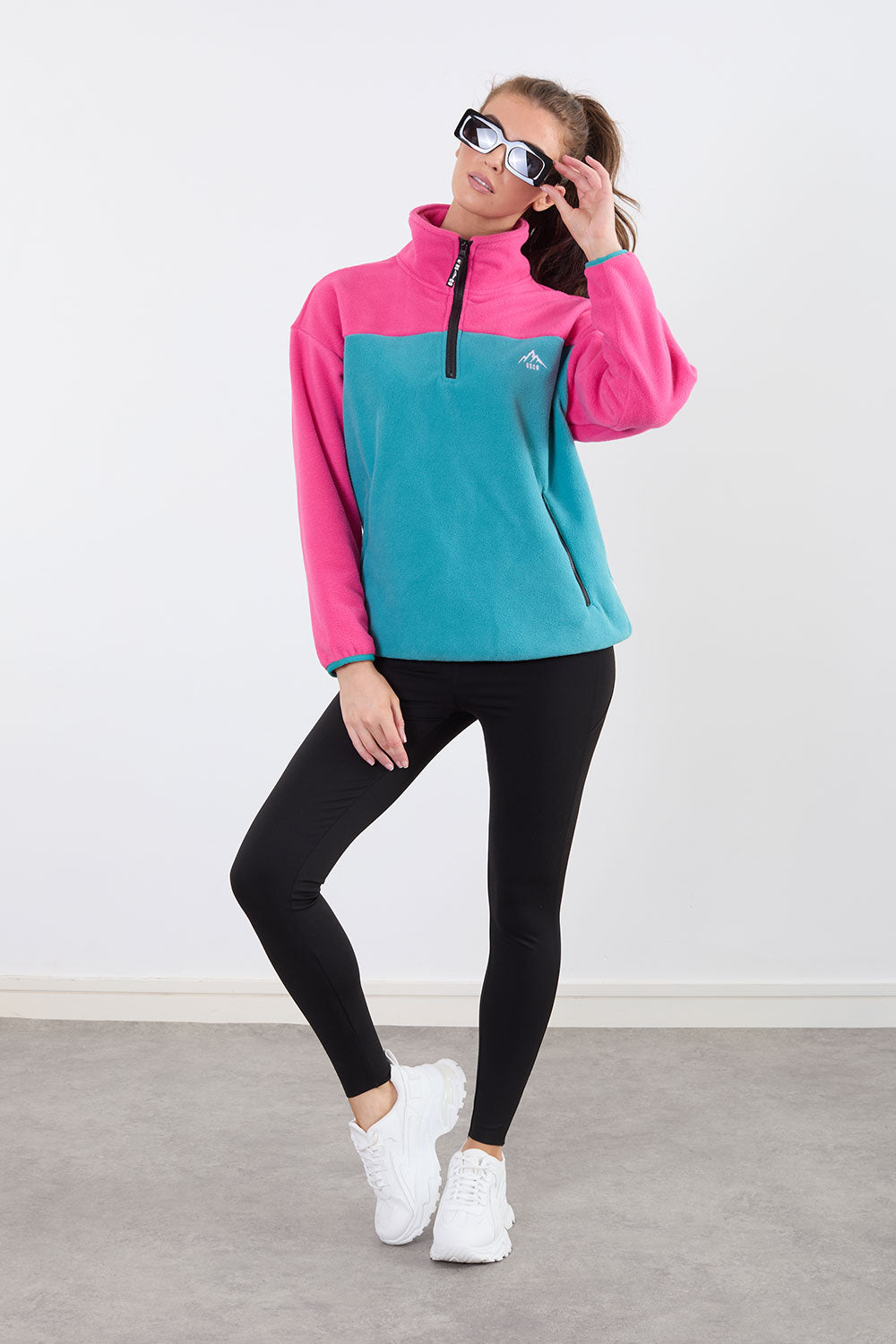 The Wander Fleece in Contrast teal