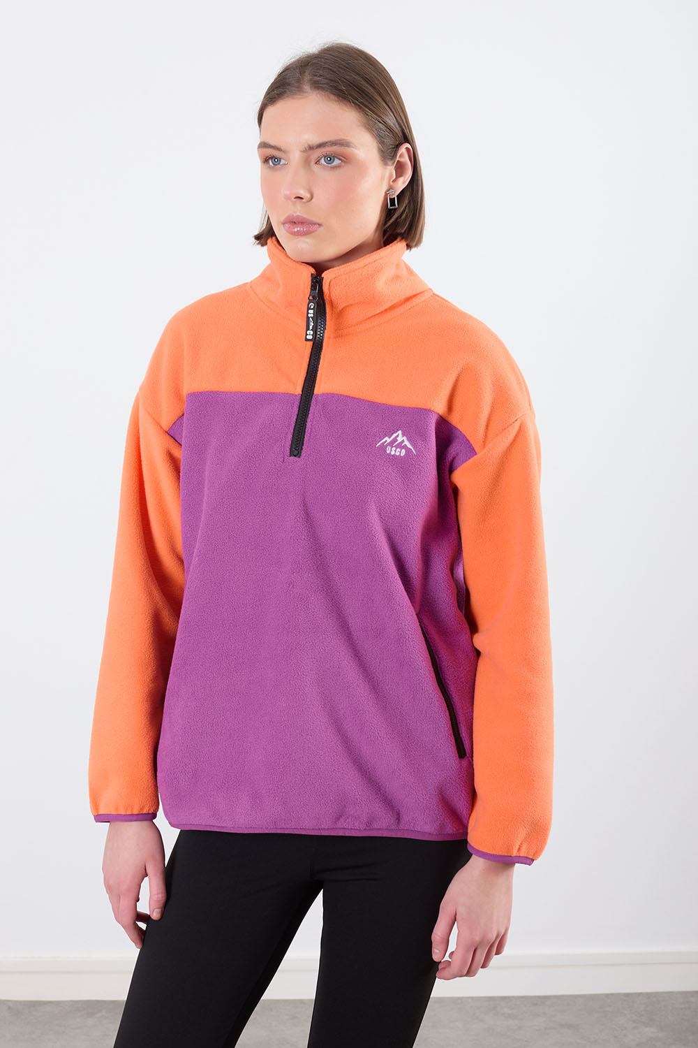 The Wander Fleece in Contrast Orange/Purple