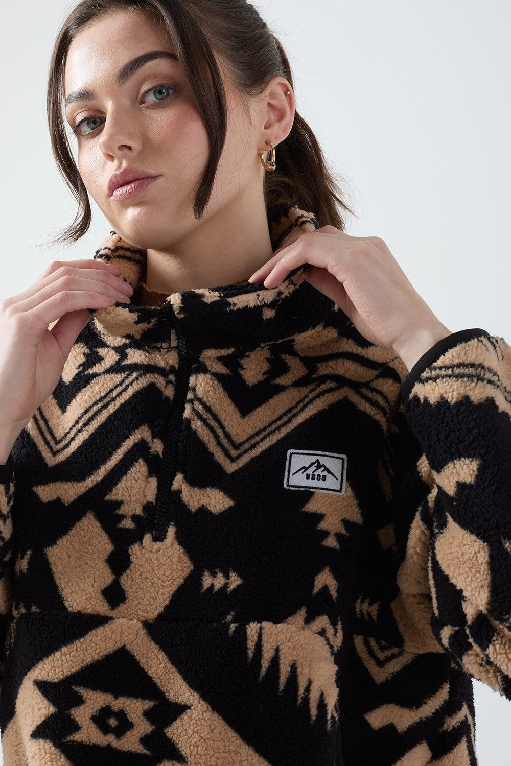 Molly contrast fleece in Black Aztec