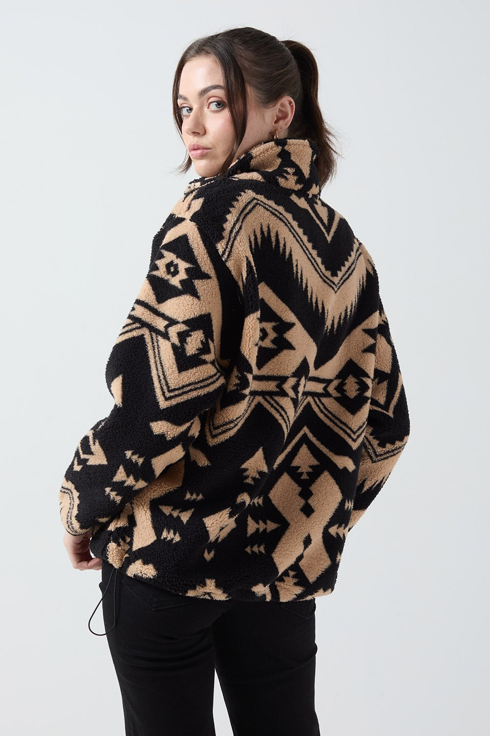 Molly contrast fleece in Black Aztec
