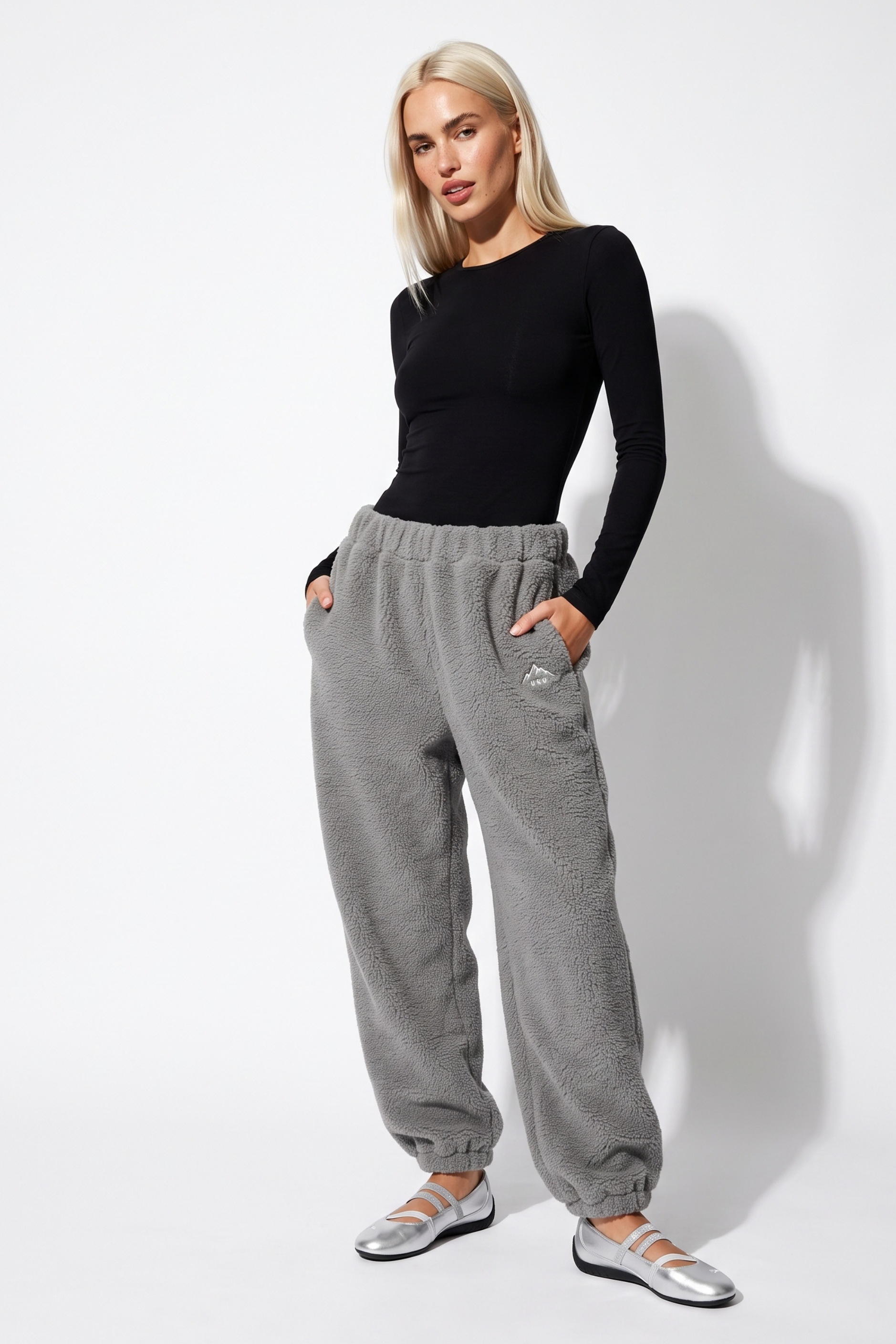 THE VAULT JOGGERS IN GREY
