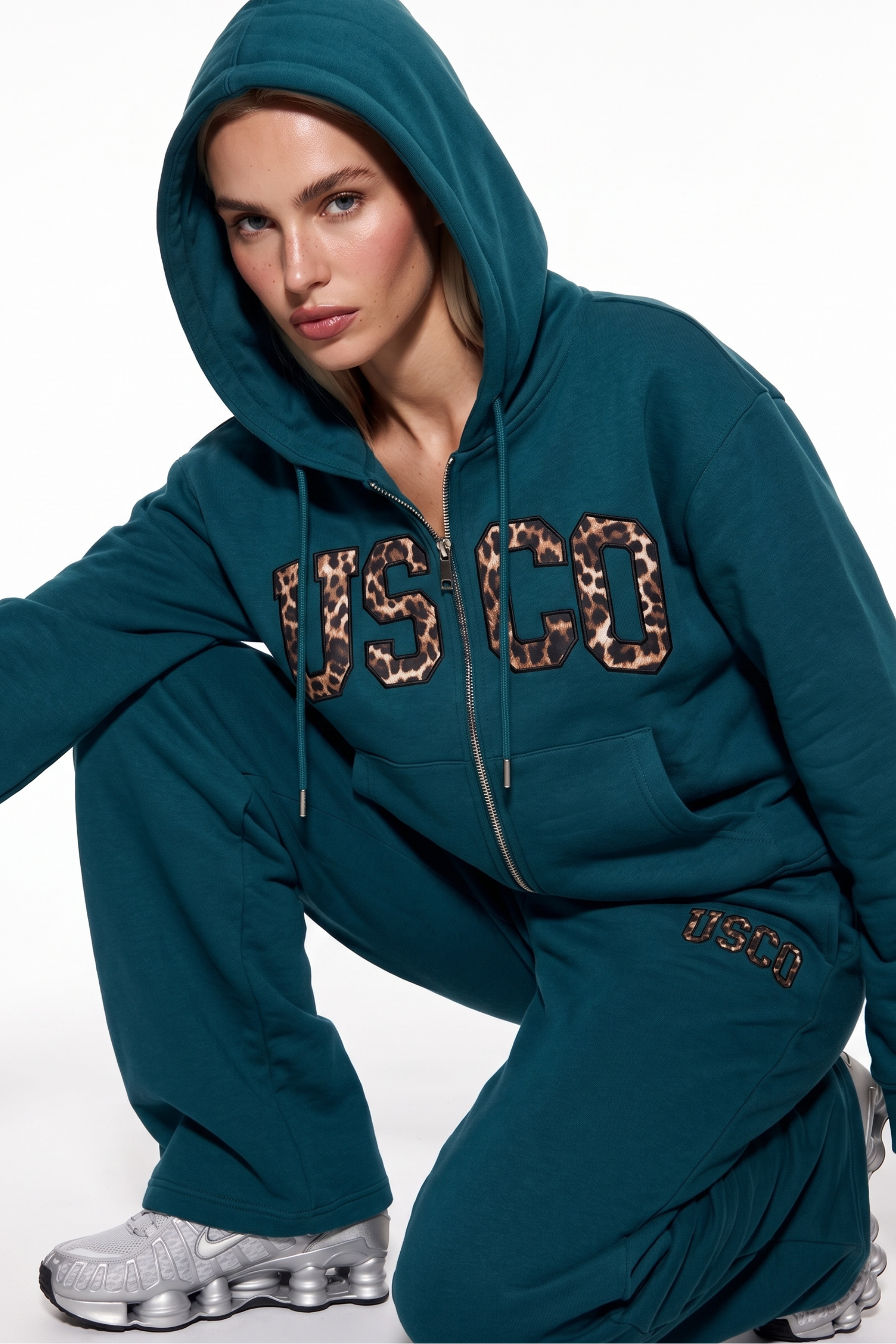 THE UNTAMED TRACKSUIT IN TEAL