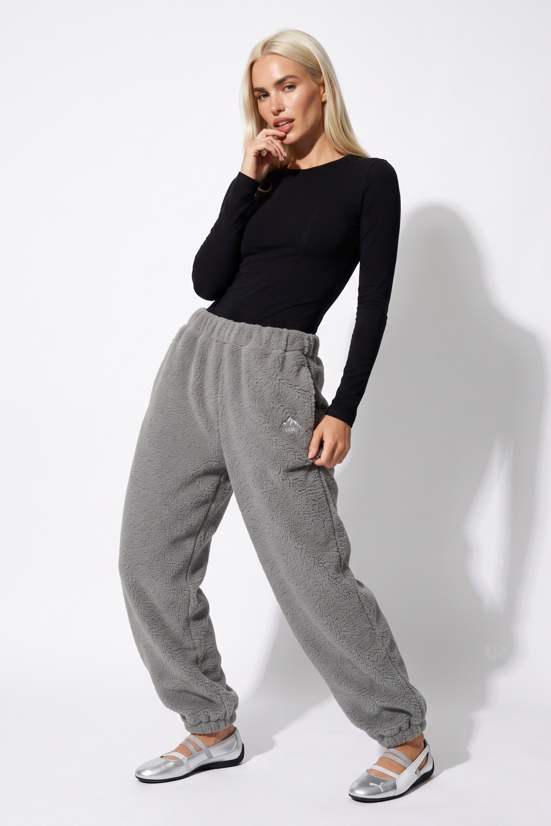 THE VAULT JOGGERS IN GREY