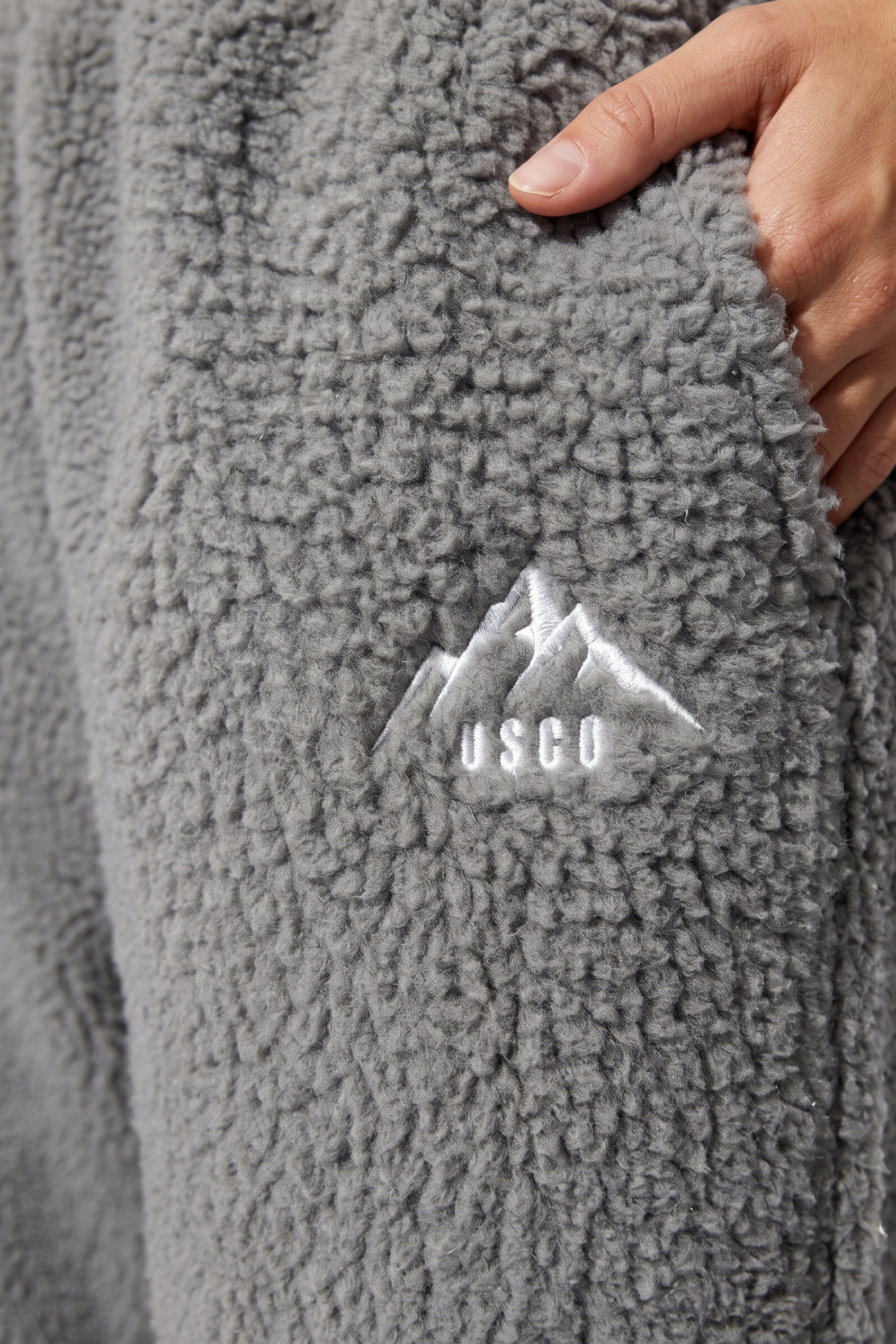 THE VAULT JOGGERS IN GREY