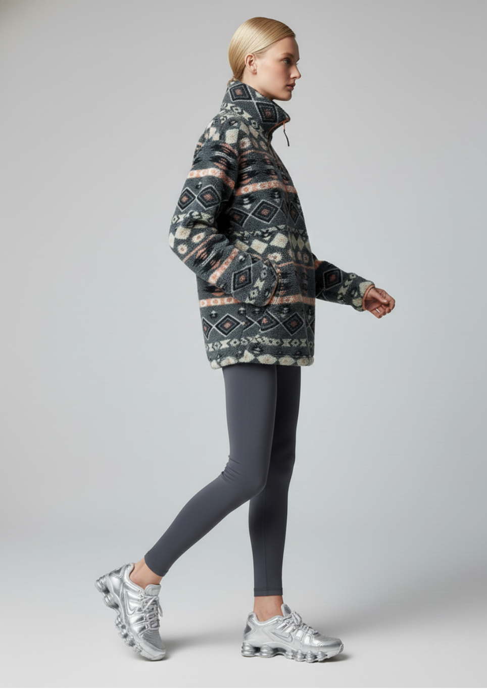 The Trek fleece in Grey/Pink Aztec