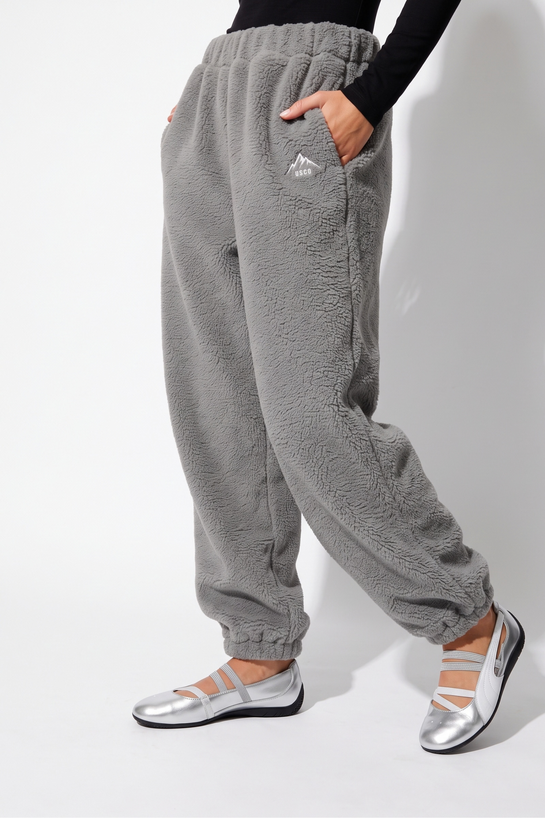 THE VAULT JOGGERS IN GREY