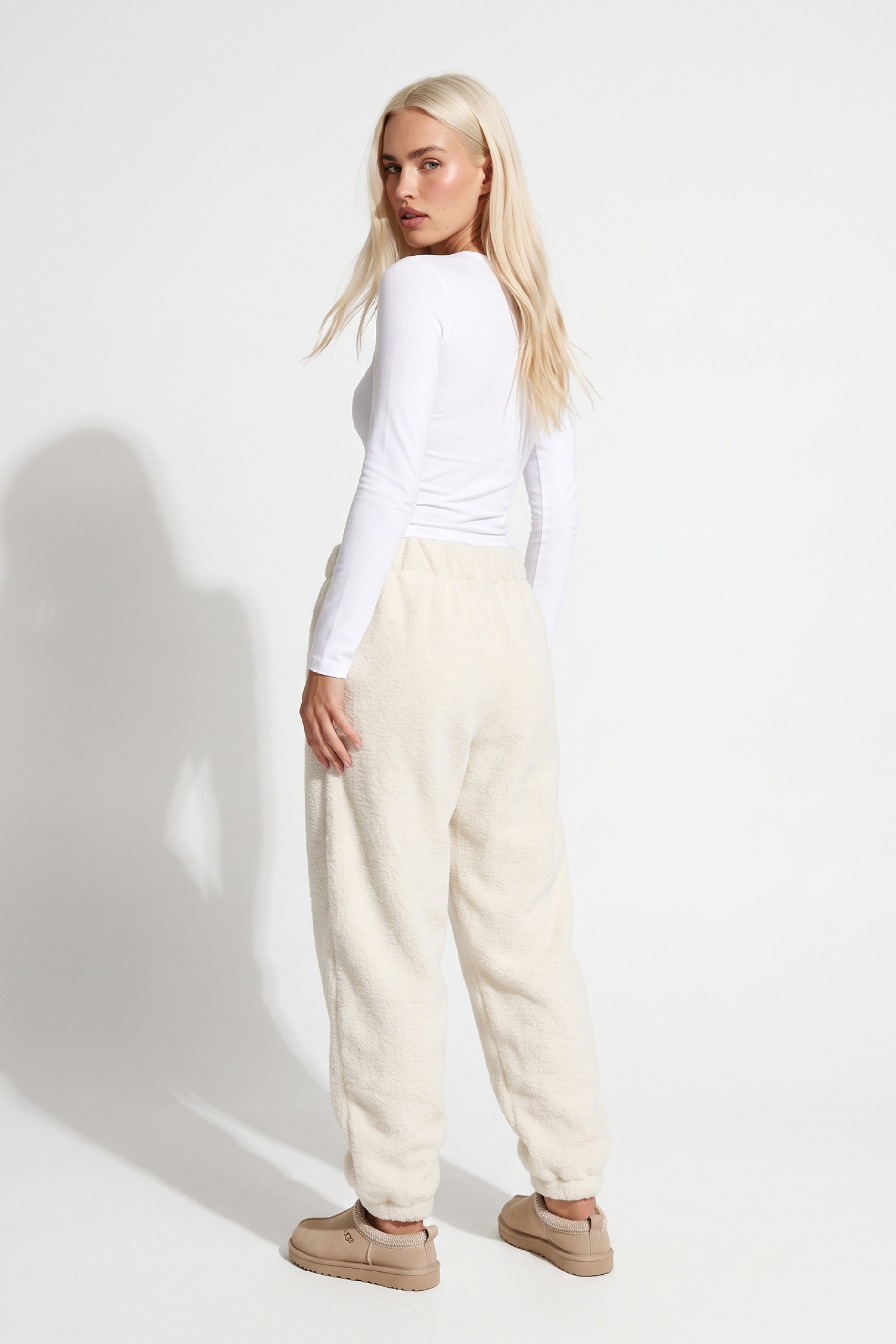 THE VAULT JOGGERS IN CREAM