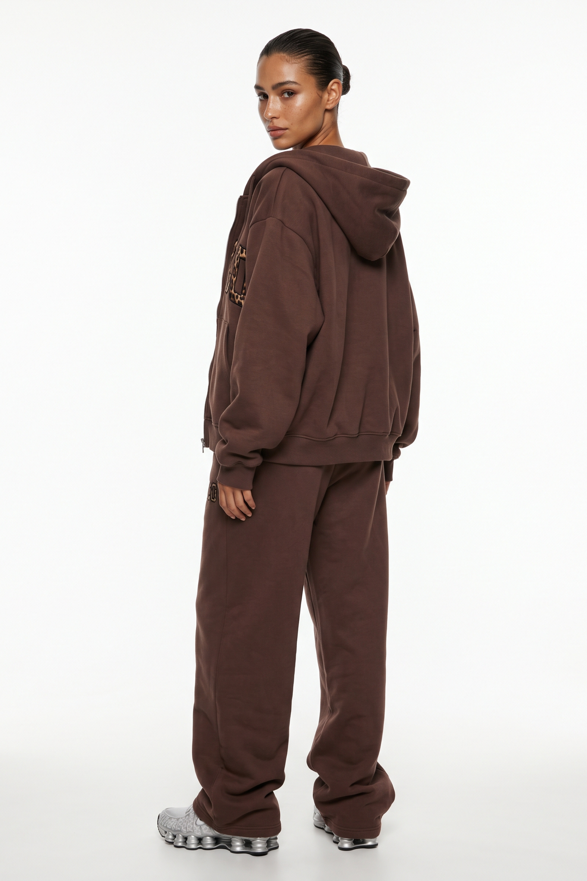 THE UNTAMED TRACKSUIT IN BROWN