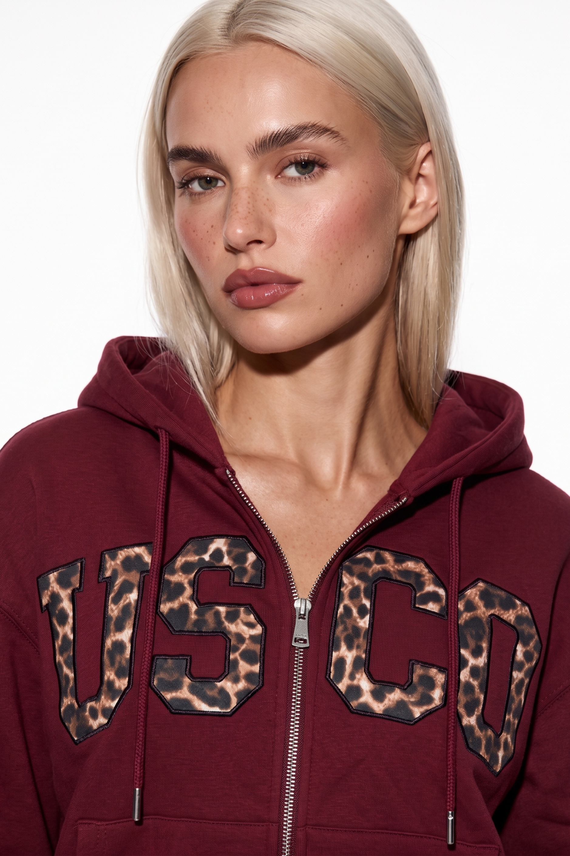 THE UNTAMED TRACKSUIT IN BURGUNDY