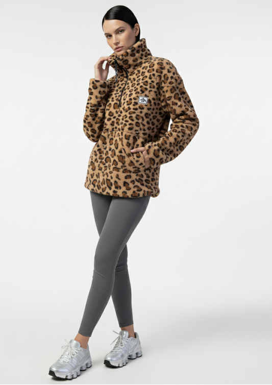 The Trek fleece in Leopard Print