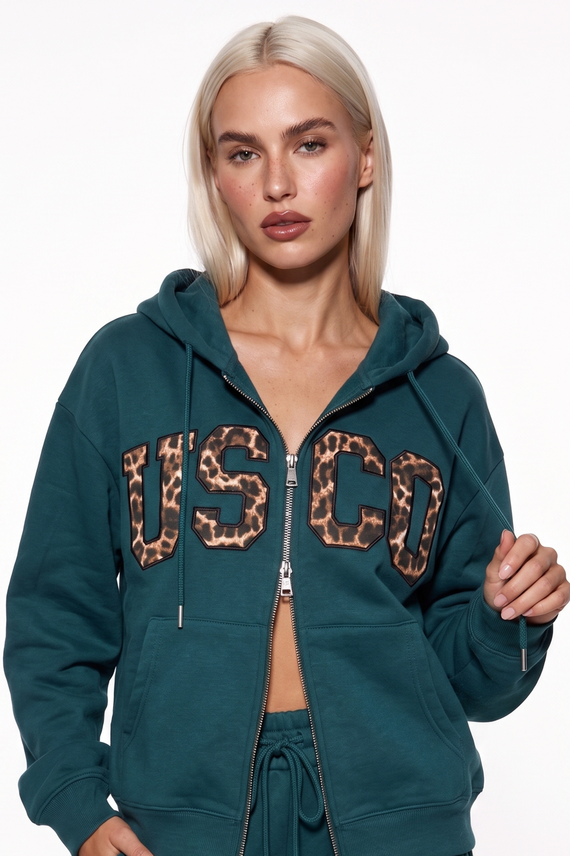 THE UNTAMED TRACKSUIT IN TEAL