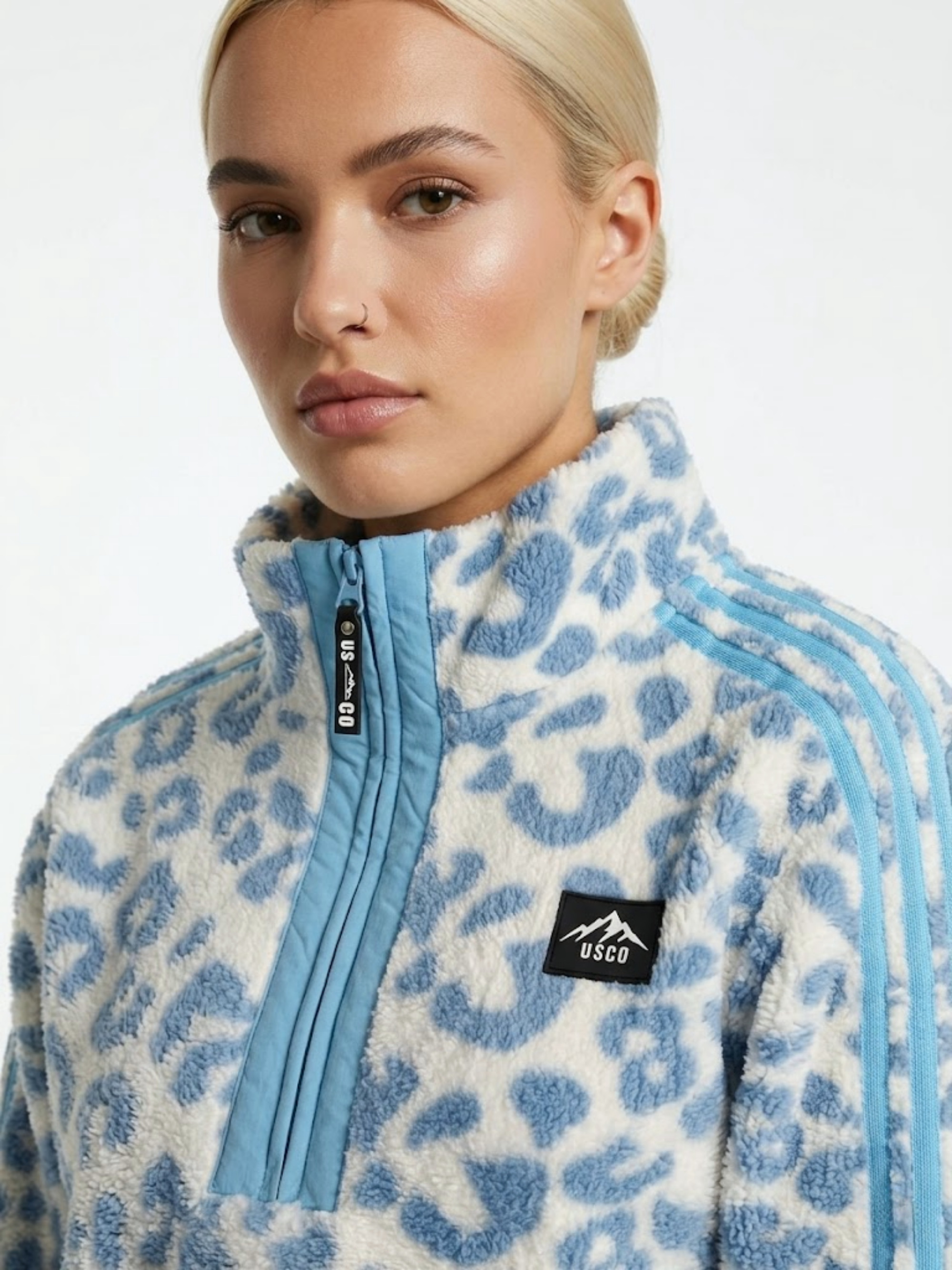 THE VECTOR FLEECE IN BLUE LEOPARD
