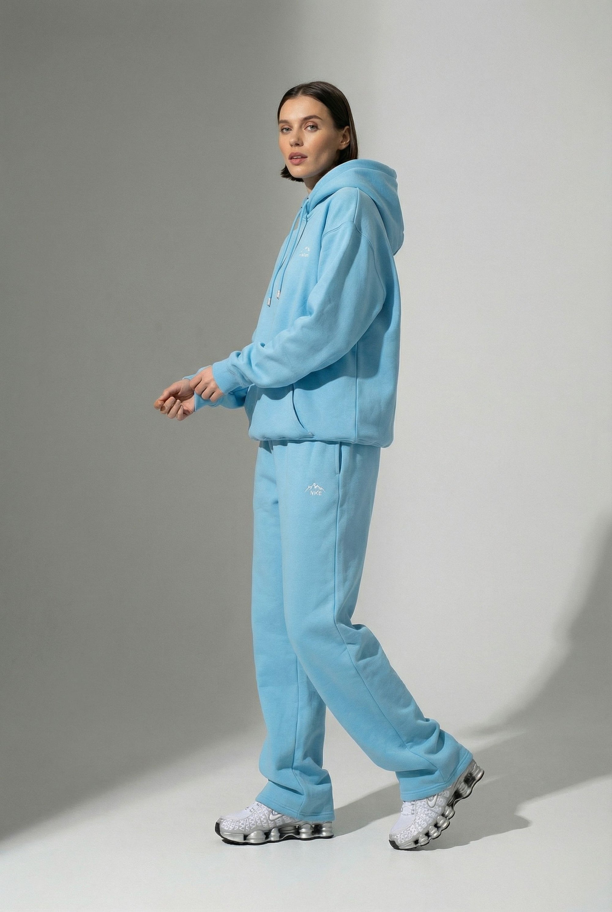 The Venture Tracksuit in BLUE
