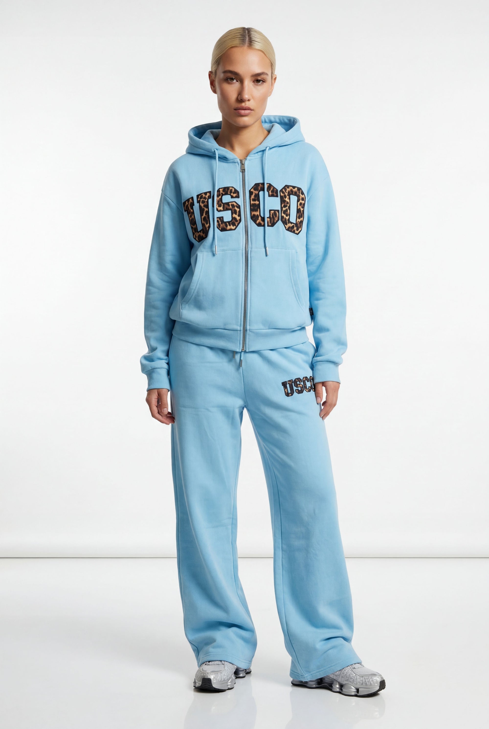 THE UNTAMED TRACKSUIT IN BLUE