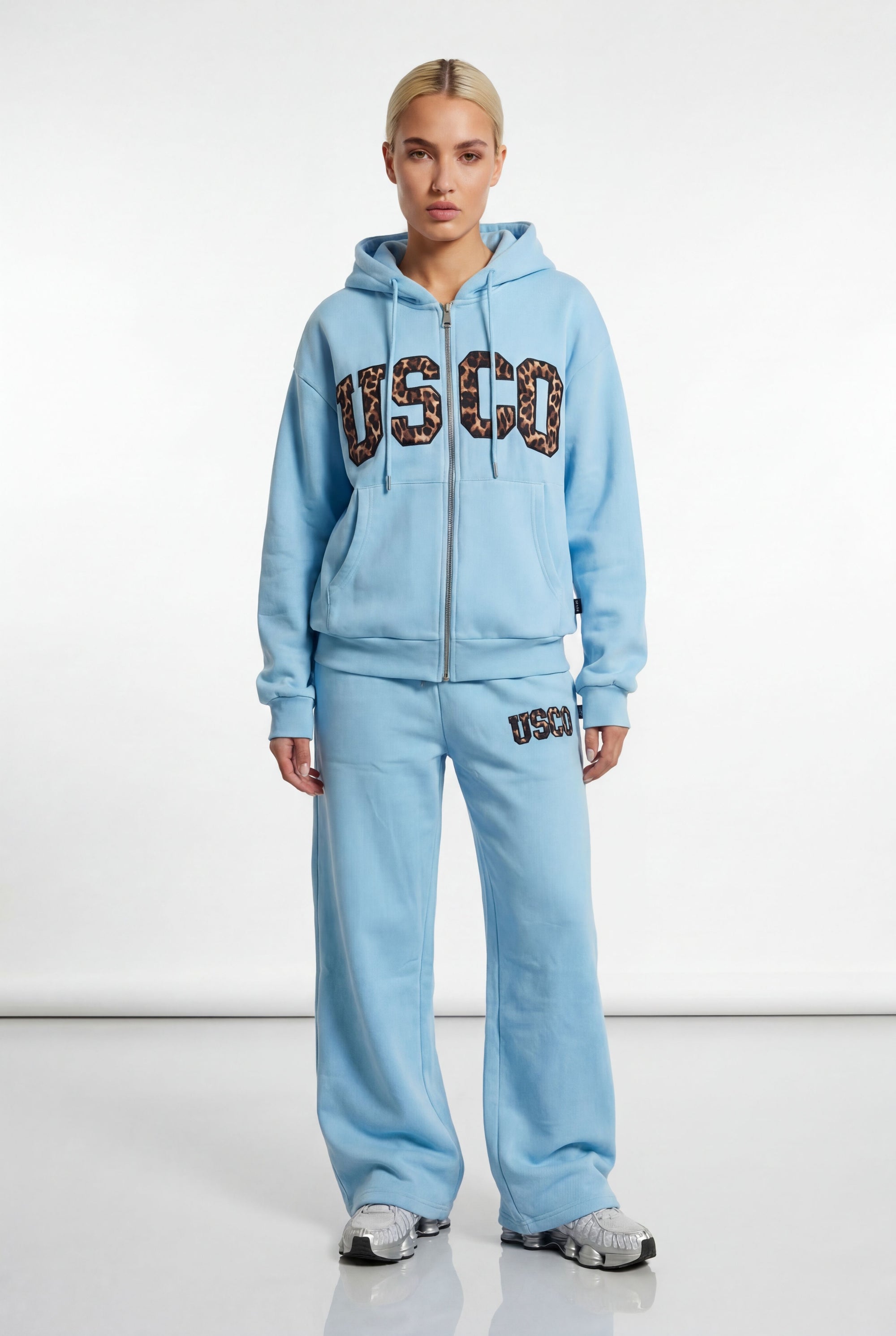 THE UNTAMED TRACKSUIT IN BLUE
