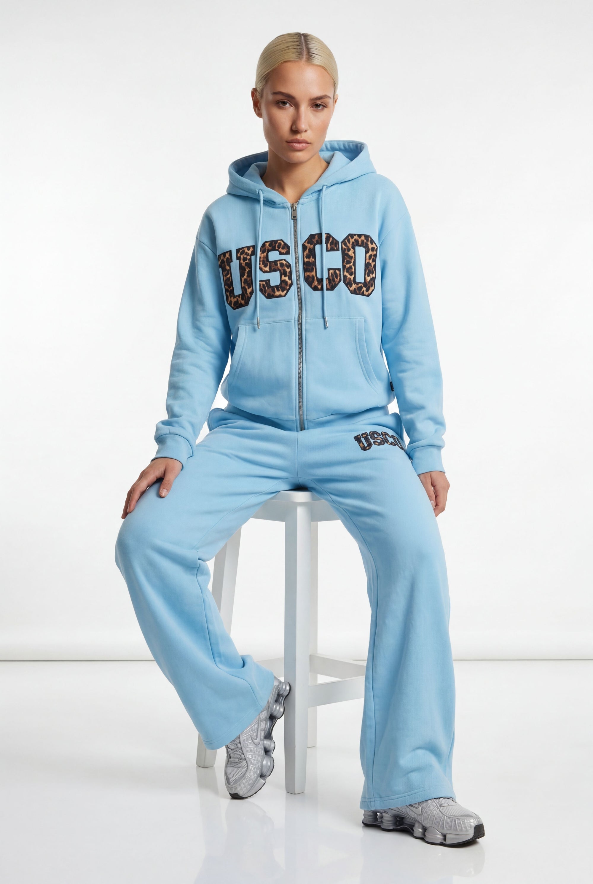THE UNTAMED TRACKSUIT IN BLUE