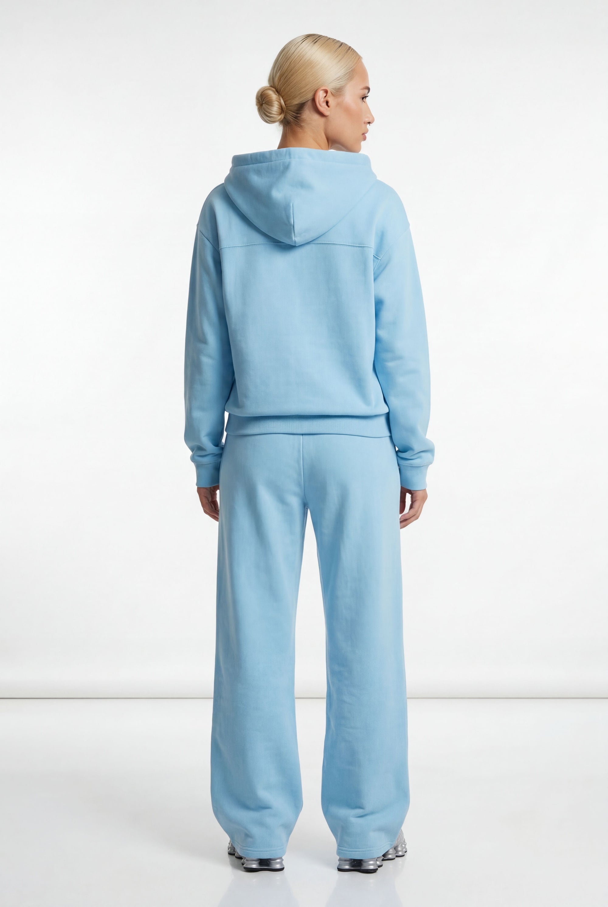 THE UNTAMED TRACKSUIT IN BLUE