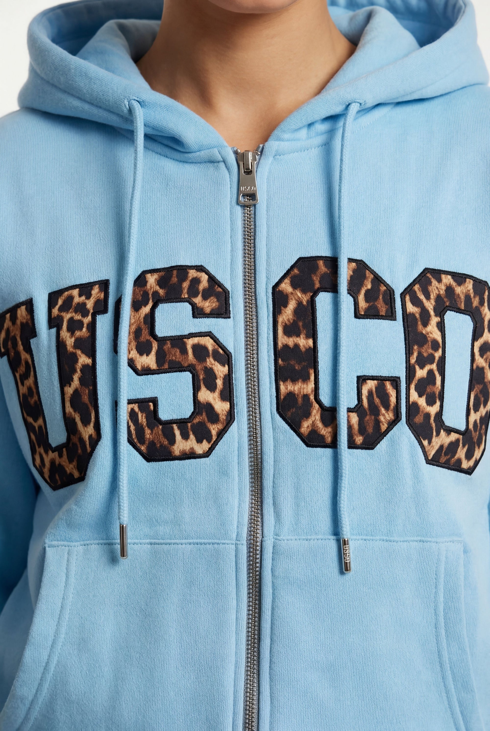 THE UNTAMED TRACKSUIT IN BLUE