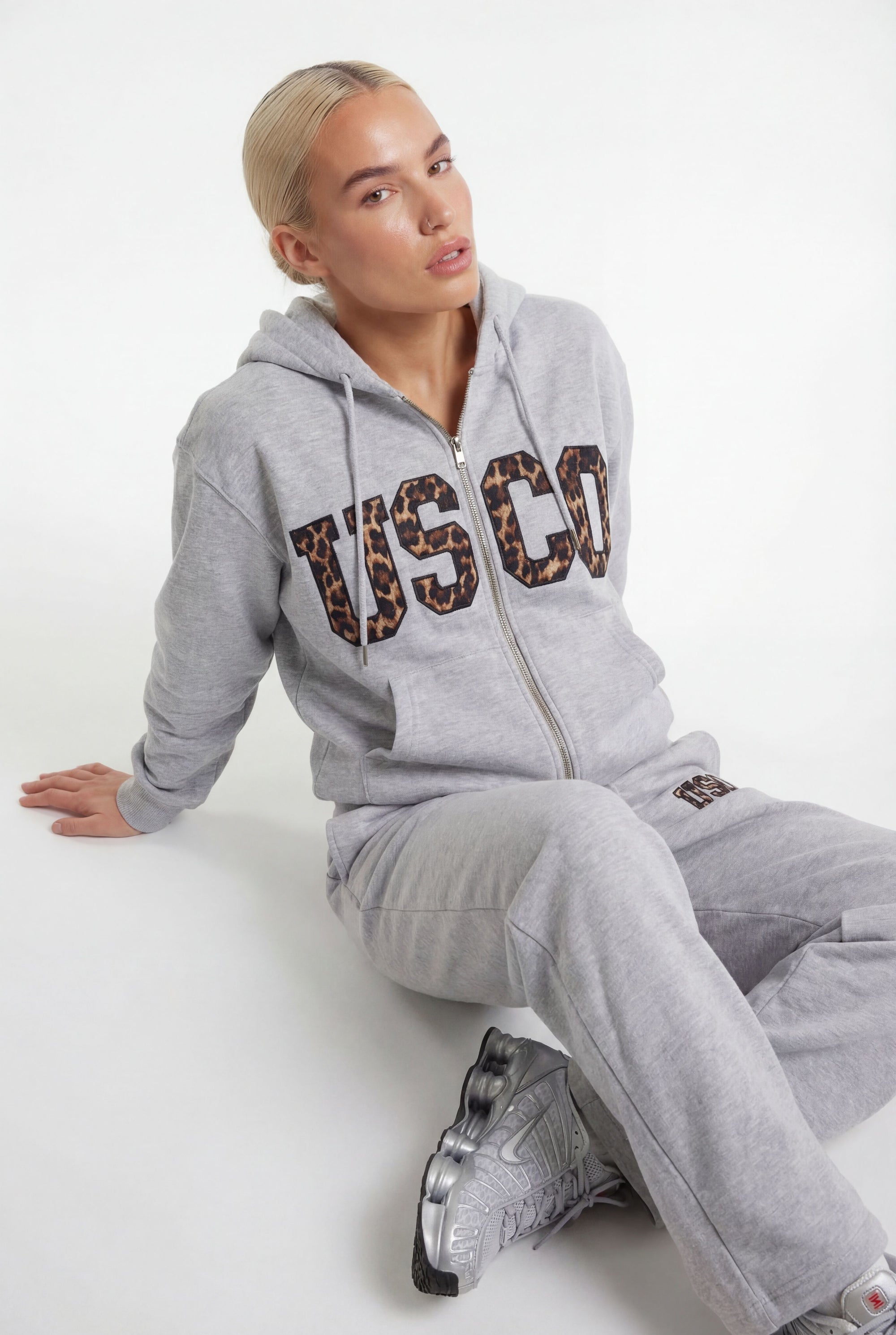 THE UNTAMED TRACKSUIT IN GREY