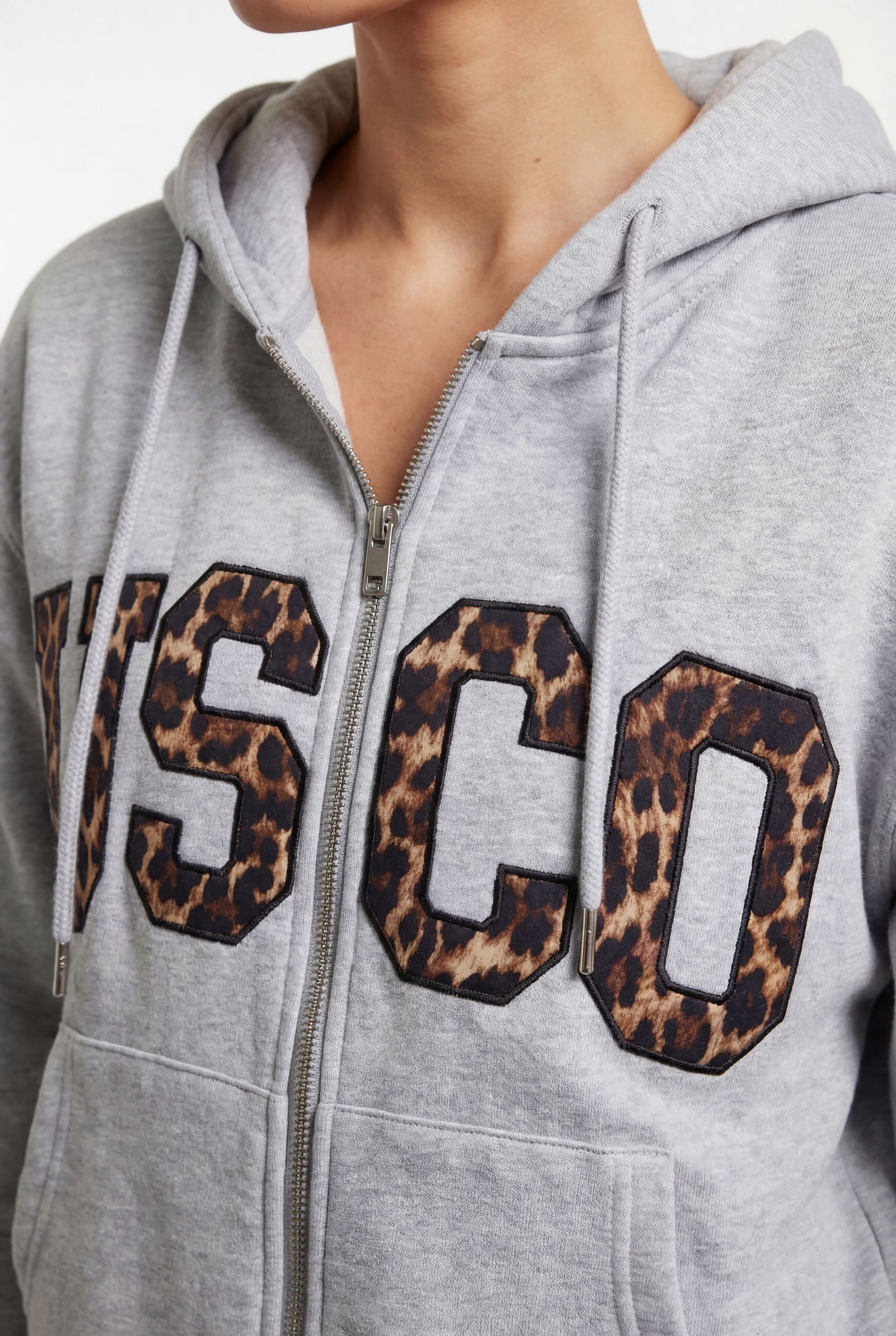 THE UNTAMED TRACKSUIT IN GREY