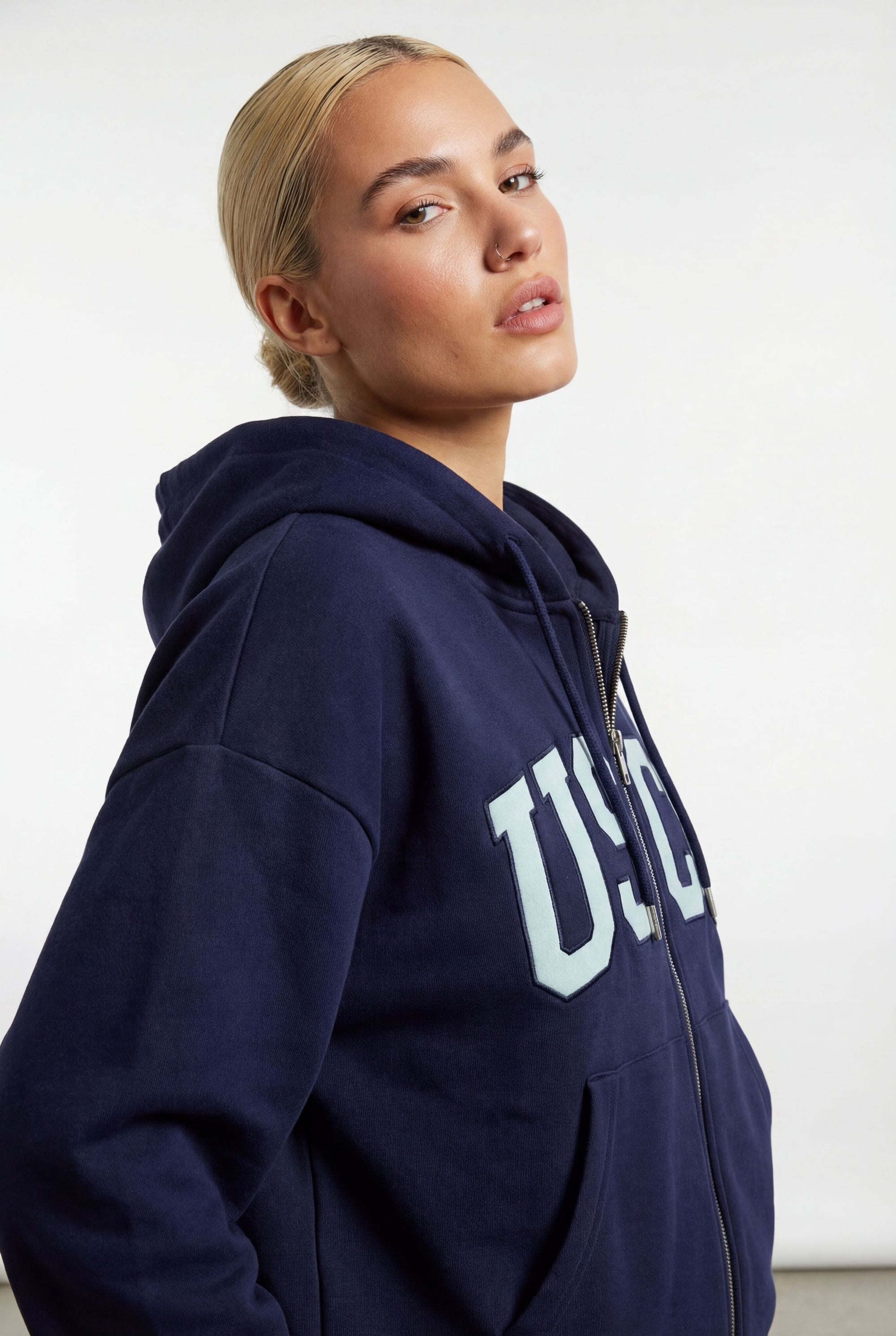THE UNTAMED TRACKSUIT IN NAVY