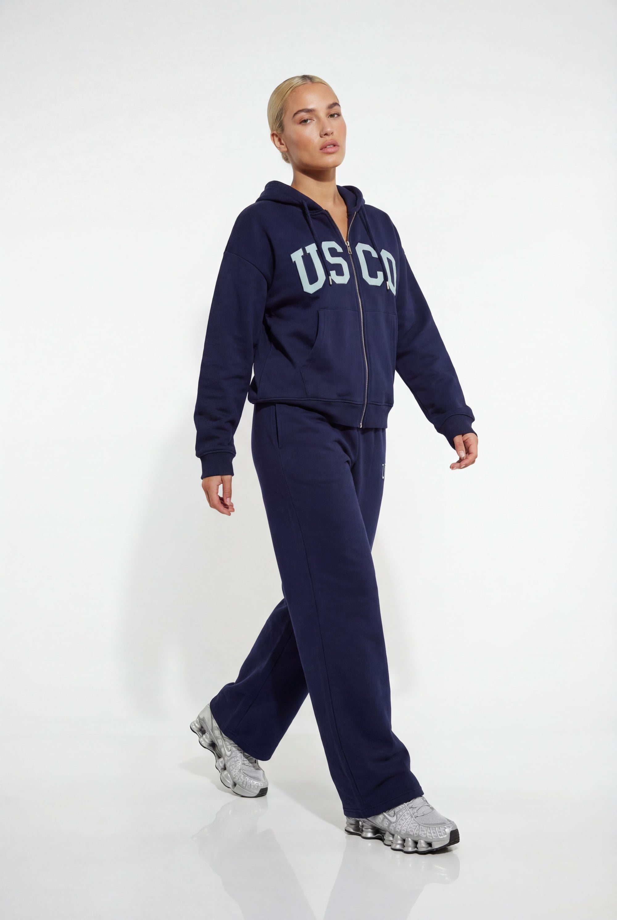 THE UNTAMED TRACKSUIT IN NAVY