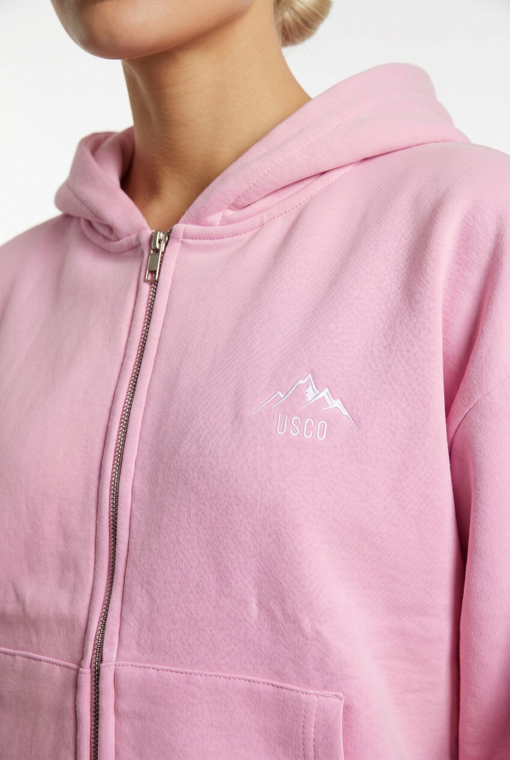 THE AURA SHORT SET IN PINK