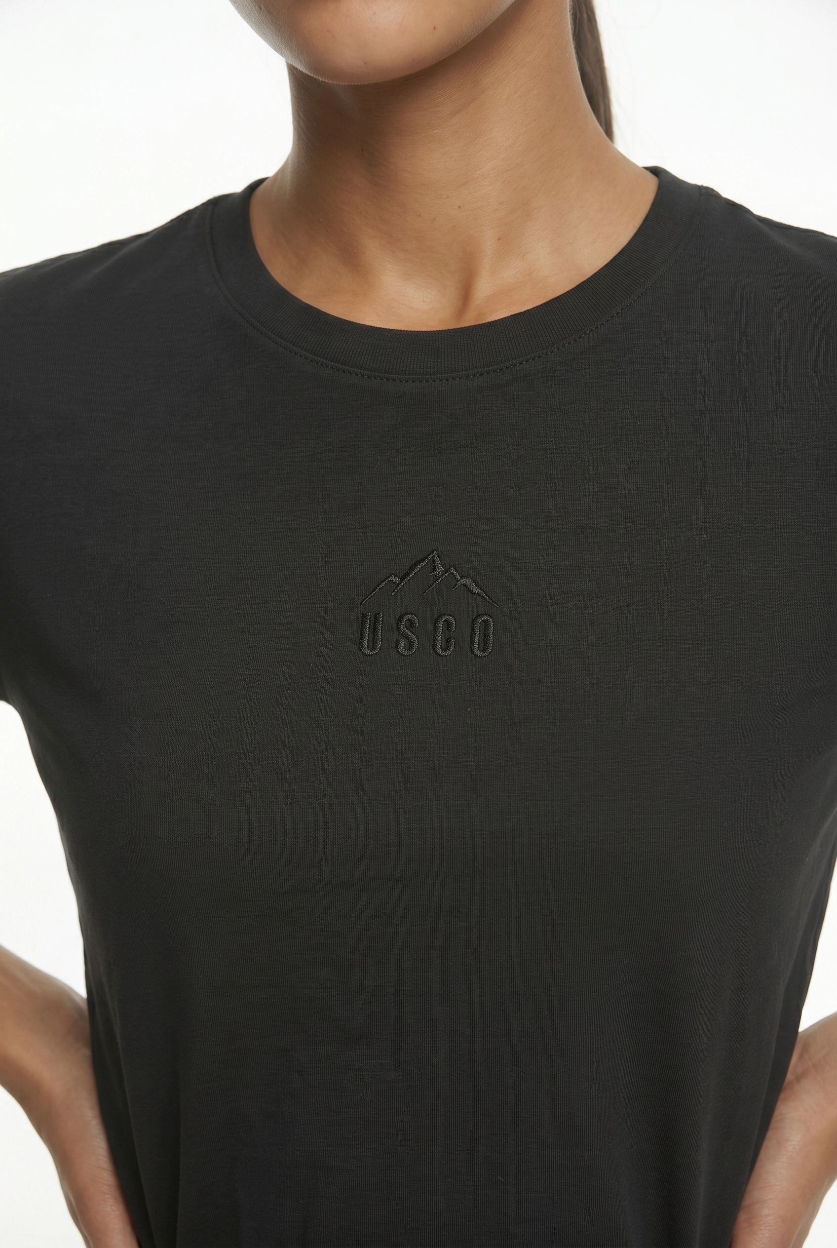 Core Tee in black