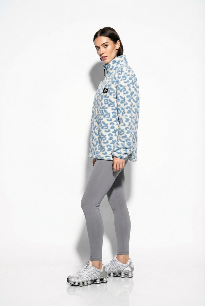 The Trek fleece in baby blue leopard