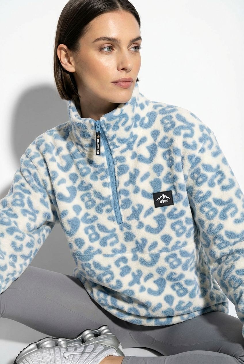The Trek fleece in baby blue leopard
