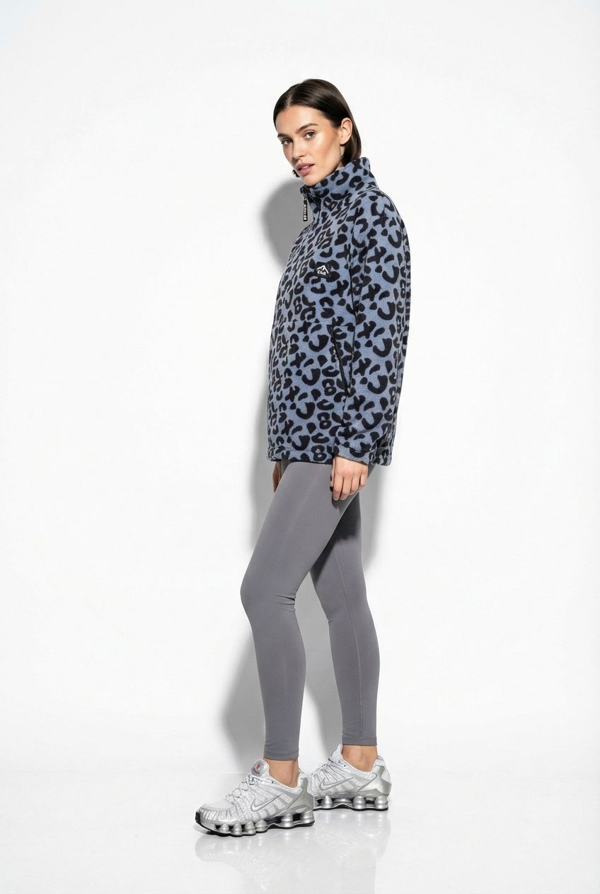 The Trek fleece in black/blue leopard
