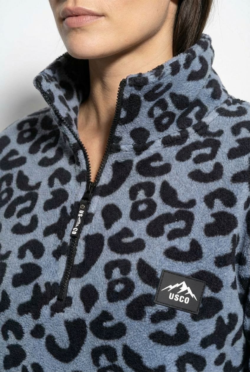 The Trek fleece in black/blue leopard
