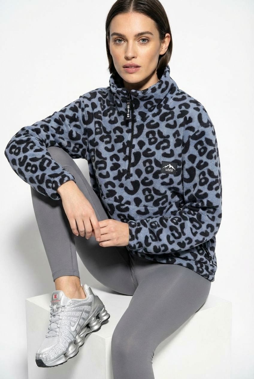 The Trek fleece in black/blue leopard