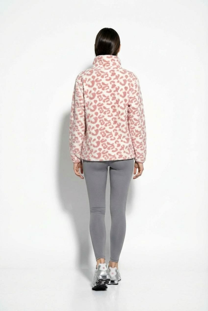 The Trek fleece in baby pink leopard