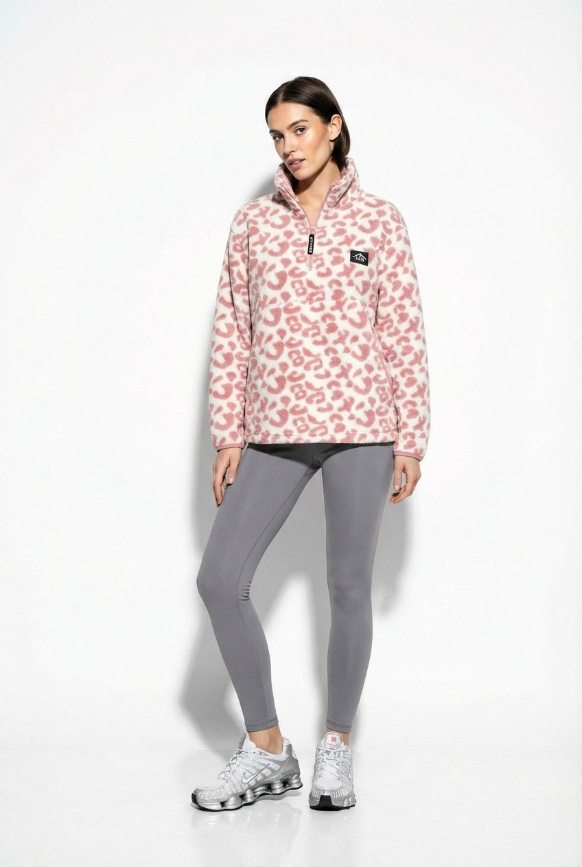 The Trek fleece in baby pink leopard