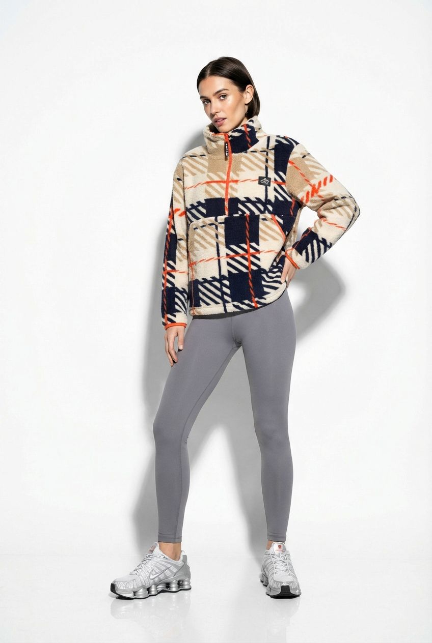 The Trek fleece in Geo Orange