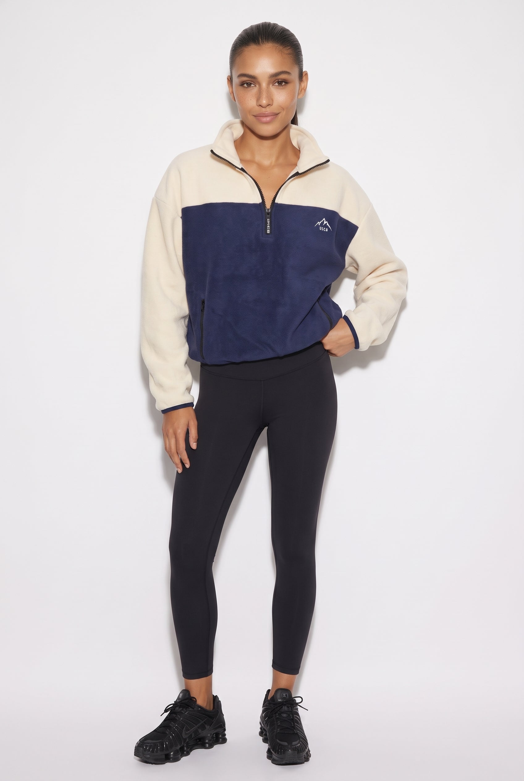 The Wander Fleece in Contrast navy