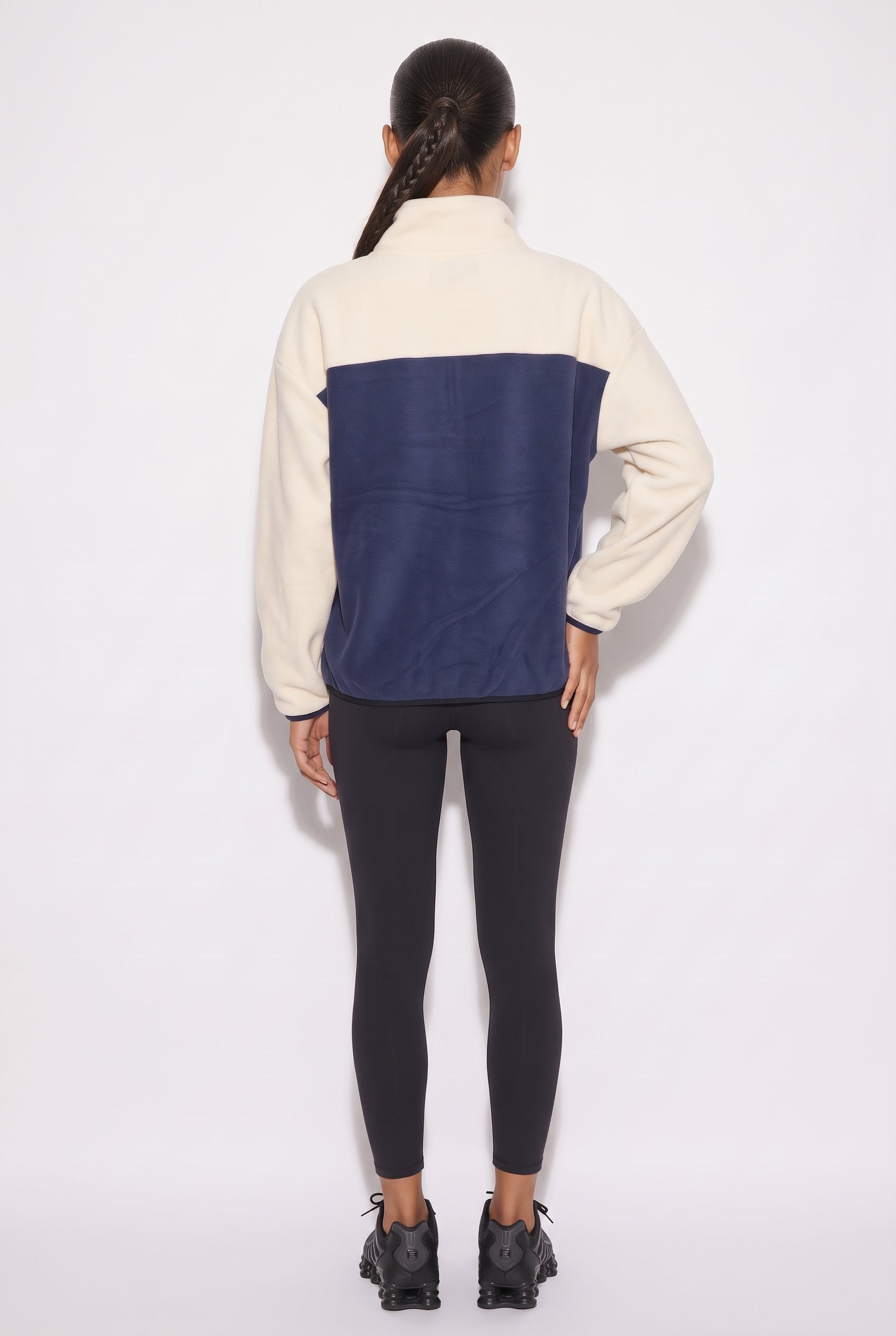 The Wander Fleece in Contrast navy