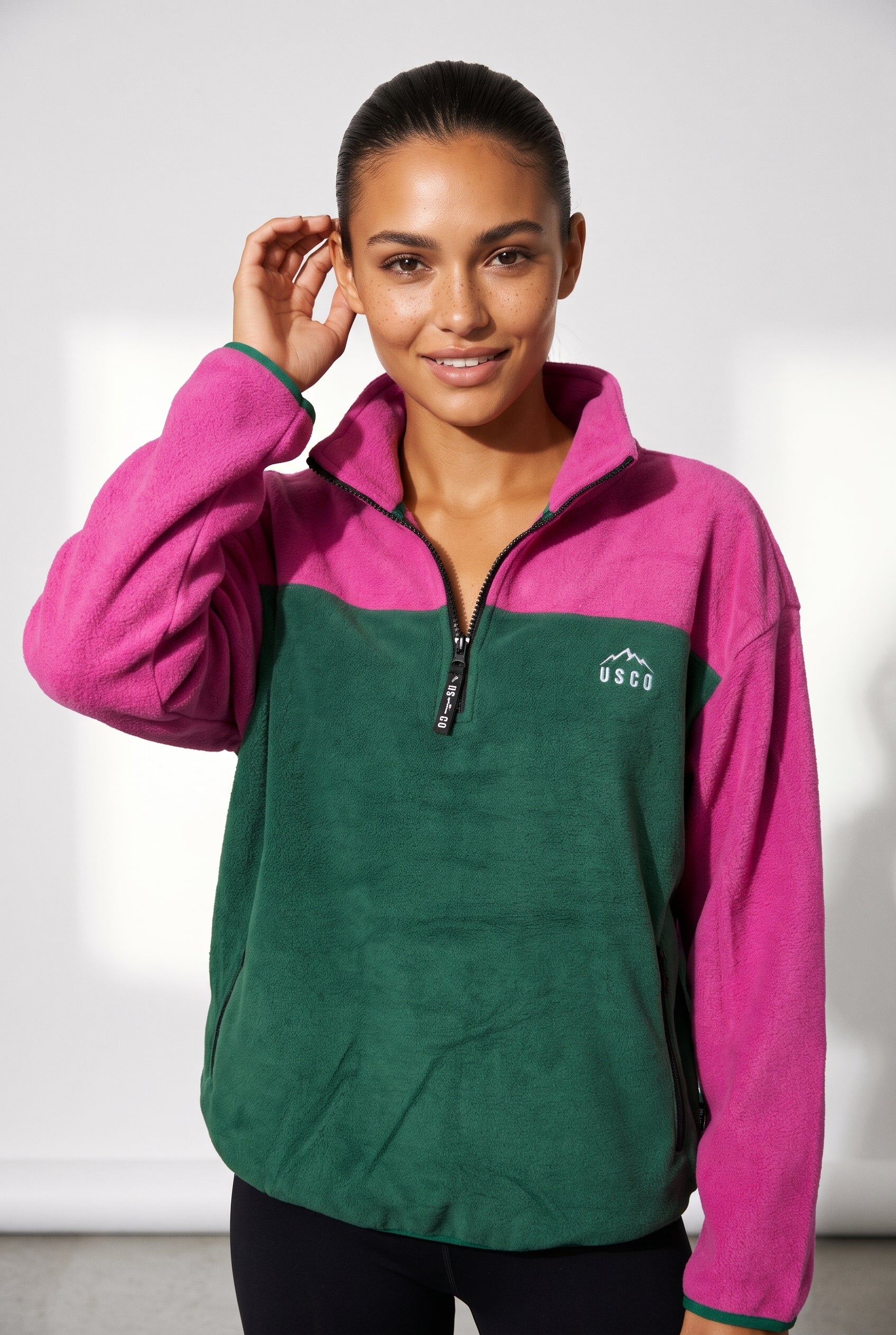The Wander Fleece in Contrast Emerald