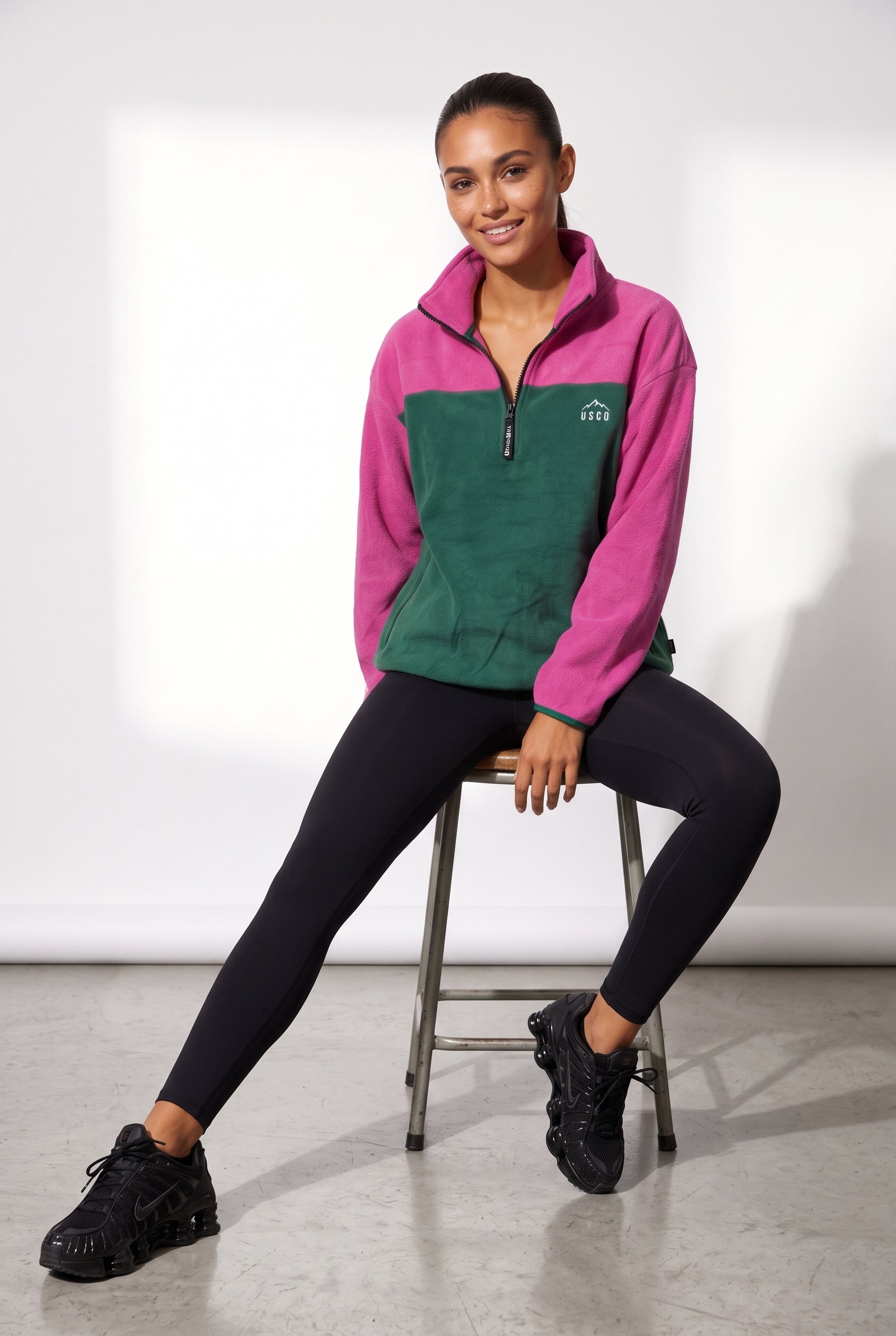 The Wander Fleece in Contrast Emerald