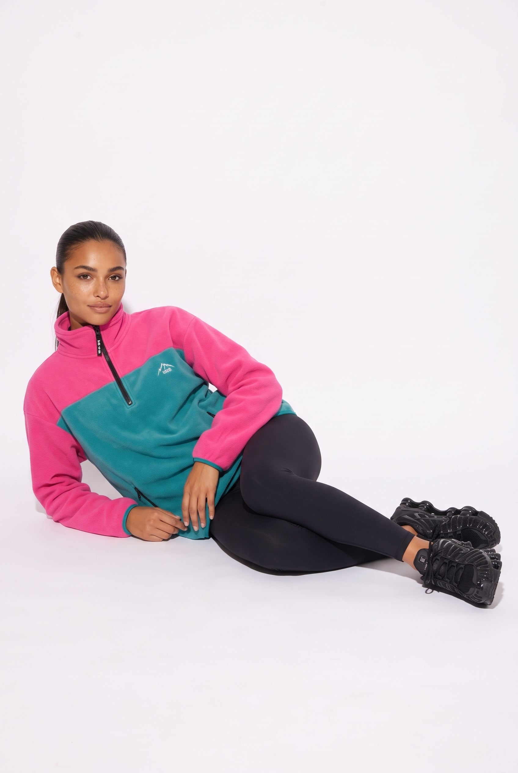 The Wander Fleece in Contrast teal